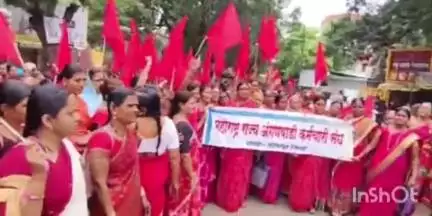उत्तर सोलापूर: महाराष्ट्र राज्य आंगणवाडी कर्मचारी संघाच्या वतीने FRS सक्ती रद्द करा या मागणीसाठी जिल्हापरिषद पूनम गेट येथे अंदोलन