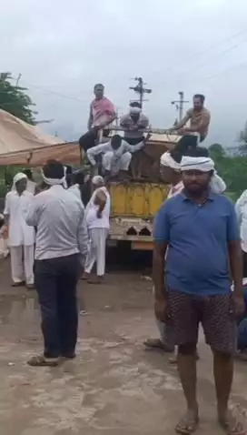 कोटपूतली हाउसिंग बोर्ड में गंदगी का बड़ा विस्फोट, डेड बॉडी के पास धरने पर बैठे ग्रामीण