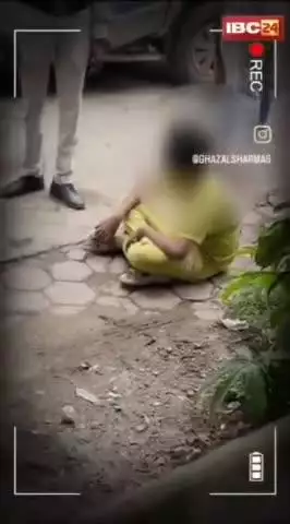 बच्चों को मोबाइल बना रहा जिद्दी ये किसी नशे से कम नहीं बच्चों को मोबाइल बना रहा जिद्दी ये किसी नशे से कम नहीं,कोरोना काल में लगे लॉकडाउन में पढ़ाई का सबसे बड़ा हथियार मोबाइल बना।काफी हद तक पढ़ाई दौड़ती रही।बच्चों को मोबाइल देना कितना खतरनाक