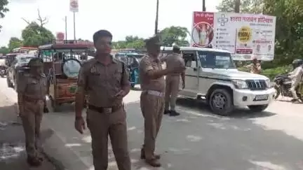 मऊ: कचहरी मोड़ पर लगा लंबा जाम, लोग हुए परेशान, सीओ सिटी ने जाम को कराया समाप्त