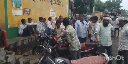 डही: कुक्षी में सुबह से लेकर दोपहर तक खाद को लेकर लगी रही लंबी क़तार, खाद नहीं मिलने से किसान हुए परेशान #jansamasya