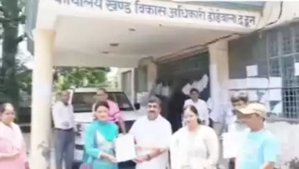 डोईवाला: डोईवाला ब्लॉक में पंचायत चुनाव के निर्विरोध विजेताओं को सौंपे गए प्रमाण पत्र