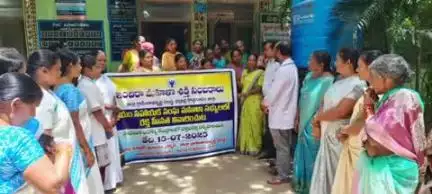 అశ్వాపురం: ప్రాథమిక ఆరోగ్య కేంద్రంలో ఇందిరా మహిళ శక్తి సంబరాల సందర్భంగా మహిళలకు హిమోగ్లోబిన్ పరీక్షలు