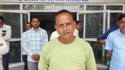 દાહોદ: દાહોદ જિલ્લાની CSC અને PHC એમ્બયુલેન્સો ખાનગી કંપનીને સોંપવામાં આવતા ડ્રાયવરોએ દાહોદ જિલ્લા સેવા સદનના દરવાજા ખટખટાવ્યા