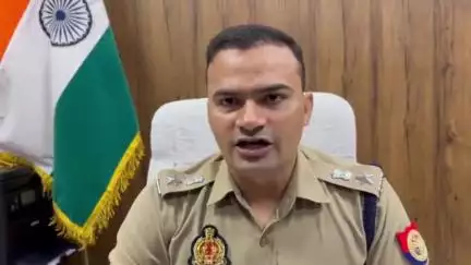 चंदौसी: संभल महक और परी और दो अन्य साथियो को पुलिस ने गिरफ्तार कर मीडिया के सामने पेश किया
एसपी ने पूरी घटना का किया खुलासा,