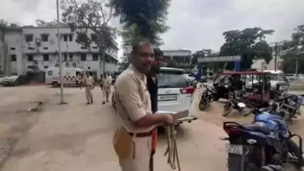 बिहार: बच्चे के गले से सोने का लॉकेट चोरी करने वाला आरोपी आशा नगर से गिरफ्तार