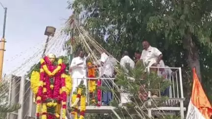 திருவண்ணாமலை: காமராஜரின் 123வது பிறந்த நாள் விழா - கிரிவல பாதையில் உள்ள அவரது சிலைக்கு துணை சபாநாயகர் பிச்சாண்டி மரியாதை செலுத்தினார்