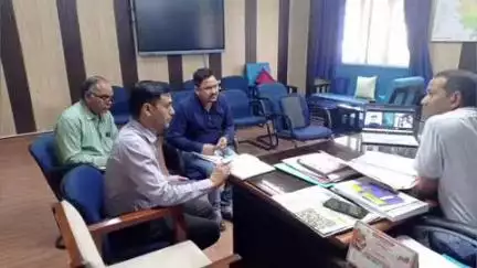 चम्पावत: अपर जिलाधिकारी जयवर्धन शर्मा ने दिए निर्देश, चंपावत में नेटवर्क समस्या को जल्द दूर करने का किया आग्रह