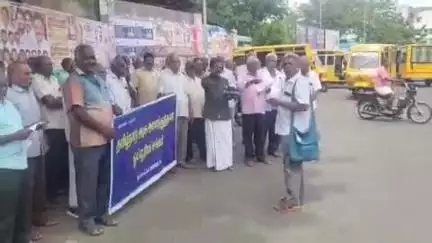 நாமக்கல்: கோரிக்கைகளை வலியுறுத்தி தமிழக அரசு அனைத்து ஓய்வூதியர்கள் சங்கம் பூங்கா சாலையில் ஆர்ப்பாட்டம்