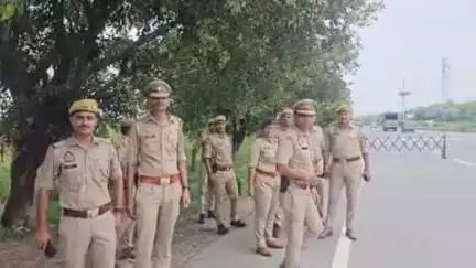 खुर्जा: खुर्जा में अगवाल कट कावड़ यात्रा मार्ग पर तेज रफ्तार दौड़ रहे वाहनों पर लगाया गया जुर्माना