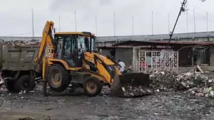 बीना: ग्रामीणों के विरोध के बाद नई सब्जी मंडी में डाला जा रहा कचरा, सीएमओ बोले- पुलिस को भेजा पत्र