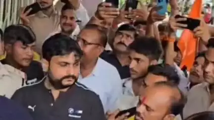 भिंड नगर: कलेक्ट्रेट परिसर में करणी सेना ने मुख्यमंत्री के नाम कलेक्टर को सौंपा ज्ञापन