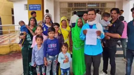 सागर: रजौआ गांव के अहिरवार परिवार ने जनसुनवाई में लगाई न्याय की गुहार, दबंगों पर पटवारी से मिलकर ज़मीन कब्ज़ाने का आरोप
