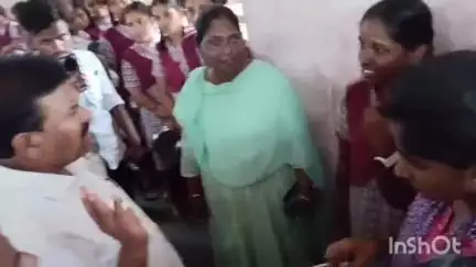 మానకొండూరు: విద్యార్దిలను బూతులు తిడుతున్న వంట మనిషిని వెంటనే సస్పెండ్ చేయండి : మానకొండూరు ఎమ్మెల్యే కవ్వంపల్లి సత్యనారాయణ