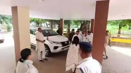 नरसिंहपुर: कैबिनेट मंत्री राव उदय प्रताप सिंह ने मूंग खरीदी की समस्याओं को लेकर कलेक्ट्रेट में कलेक्टर से की मुलाकात