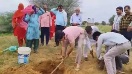राजगढ़: हरियालो राजस्थान अभियान में 'एक पेड़ मां के नाम' मुहिम के तहत गुलपुरा में पौधारोपण किया गया