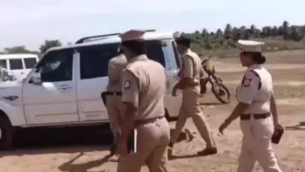 ஆவுடையார் கோவில்: கருங்கோழி காடு கண்மாயில் பிரவீன் என்ற பெண் உடல் முழுவதும் ரத்த காயங்களுடன் பிணமாக மீட்பு SP அபிஷேக் குப்தா நேரடி விசாரணை