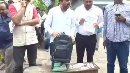 हुज़ूर: भोपाल में कांग्रेस पार्टी ने स्कूलों का निरीक्षण किया, बच्चों के भारी बस्तों पर उठाए सवाल