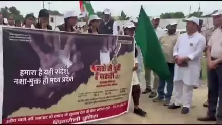 सिंगरौली: “नशे से दूरी है ज़रूरी”विशेष अभियान का भव्य शुभारंभ,	राजमाता चुनकुमारी स्टेडियम से हरी झंडी दिखाकर रैली रवाना