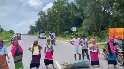 লংথরাই ভ্যালি: ছৈলেংটায় গ্যাস না পেয়ে রাস্তা অবরোধ মহিলাদের #jansamasya