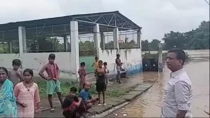 নলহাটি ১: নলহাটিতে কানায় কানায় বইছে ব্রাহ্মণ নদীর জল, পরিদর্শনে গিয়ে ড্রোন ক্যামেরার মাধ্যমে নজরদারি চালালেন OC