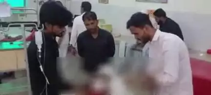 बदायूं: बदायूं के शहडोला गांव में चीनी लेने गए युवक को पांच लोगों ने लाठी-डंडा मारकर किया घायल