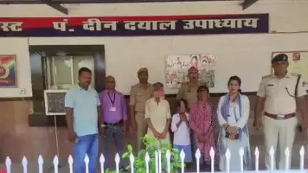 मुगलसराय: चंदौली पुलिस की बड़ी कार्रवाई, डीडीयू जंक्शन से तीन नाबालिग बच्चों को बाल भिक्षावृत्ति से कराया गया मुक्त