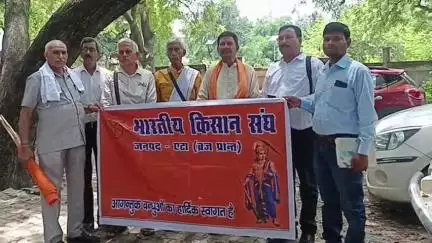 एटा: किसानों की समस्या के निस्तारण की मांग करते हुए किसान संघ ने मुख्यमंत्री के नाम जिलाधिकारी कार्यालय पर सौंपा ज्ञापन
