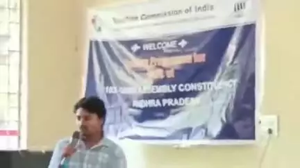 దర్శి: దర్శి ఎంఆర్ఓ కార్యాలయంలో బి ఎల్ వోల శిక్షణ కార్యక్రమంలో పాల్గొన్న ప్రత్యేక ఎన్నికల కోఆర్డినేటర్ రవికుమార్