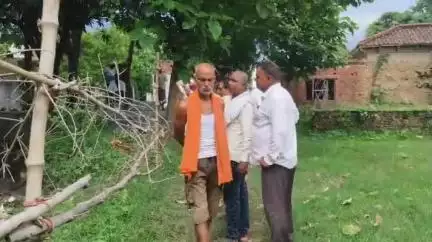चकिया: जलालपुर गांव के तालाब की नापी को लेकर ग्रामीणों ने जताया रोष