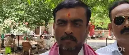 उरई: उरई में जिला पंचायत सदस्य ने यमुना पुल बंद होने से बच्चों की शिक्षा पर आए संकट के लिए जिला अधिकारी से लगाई गुहार