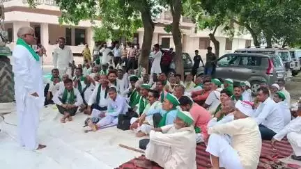 बिल्सी: भाकियू टिकैत गुट के कार्यकर्ताओं ने किसानों की समस्याओं को लेकर धरना प्रदर्शन किया, बिल्सी एसडीएम को ज्ञापन दिया