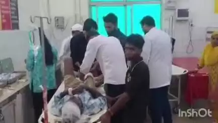 दातागंज: दातागंज के नगला बसेला गांव में मोबाइल निकालने की शिकायत पर सात लोगों ने तीन लोगों को लाठी-डंडा मारकर किया घायल