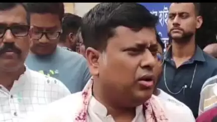 বালুরঘাট: বালুরঘাটে সুকান্তর তোপ, পরেশ পালদের সিবিআই এর হাতে   গ্রেফতার আতঙ্কে হাইকোর্টের দারস্ত হওয়ার প্রসঙ্গে  তোপ দাগলেন