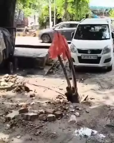 कानपुर: VIP रोड में नशे में धुत युवक पानी से भरे गड्ढे में गिरा, हुई मौत, आनन-फानन में भरा गया गड्ढा