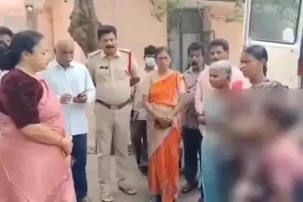 రాజమండ్రి సిటీ: కొవ్వూరు రోడ్ కం రైల్వే బ్రిడ్జి పై నుండి గోదావరిలో దూకిన మహిళ:  రక్షించిన మత్స్యకారులు