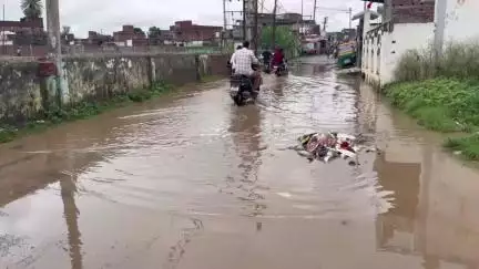 लोहरदगा: वार्ड नंबर 1 त्यागी नगर इमली चौक के पास नाली जाम हो गया है जिसके वजह से आने जाने में परेशानी हो रही हैं