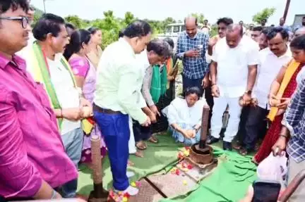 సూరంపాలెం ప్రాజెక్టు ద్వారా సాగునీటిని విడుదల చేసిన రంపచోడవరం ఎమ్మెల్యే శిరీష, జగ్గంపేట ఎమ్మెల్యే జ్యోతుల నెహ్రూ