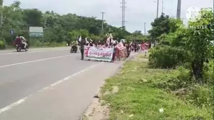 మహబూబాబాద్: దద్దరిల్లిన మహబూబాబాద్ కలెక్టరేట్ విద్యారంగ సమస్యలపై ఎస్ఎఫ్ఐ ఆధ్వర్యంలో వందలాది మంది విద్యార్థులతో కలెక్టరేట్ ముట్టడి వి