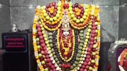 గుంతకల్లు: గుంతకల్ పట్టణంలోని శ్రీ వాసవి కన్యకా పరమేశ్వరి ఆలయంలో విశేష పూజలు: రకరకాల పండ్లతో అమ్మవారికి అలంకరణ