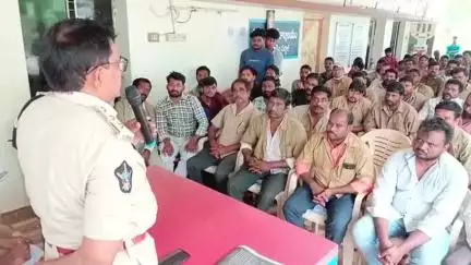 ఆటోయూనియన్‌తో జంగారెడ్డిగూడెం డీఎస్పీ రవిచంద్ర సమావేశం, ట్రాఫిక్ నిబంధనలపై అవగాహన కల్పన