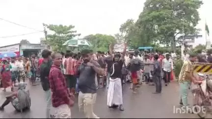 পান্ডুয়া: জল যন্ত্রণায় ভুগছে স্থানীয়রা, প্রতিবাদে বৈঁচিগ্রাম GT রোড অবরোধ করে বিক্ষোভ স্থানীয়দের #jansamasya