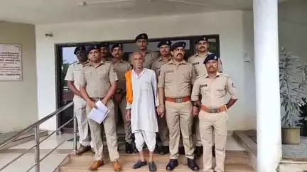 વલસાડ: 37 વર્ષથી વોન્ટેડ ઝડપાયેલા આરોપીને કોર્ટમાં રજૂ કરી નવસારી જ્યુડિશિયલ મોકલાયો