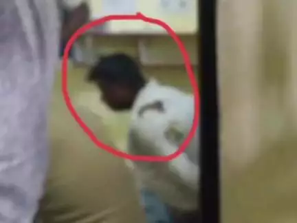 गया टाउन सीडी ब्लॉक: ओरमा में बैंक लूटने आए लुटेरे को ग्रामीणों ने हथियार और पैसे के साथ दबोचा, 2016 में भी इस बैंक को लूट चुके थे अपराधी