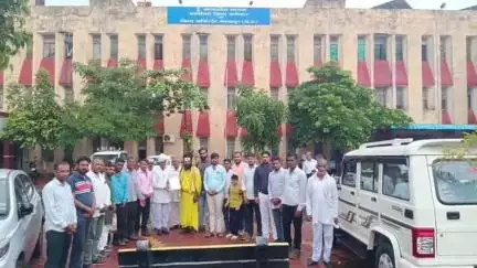 शाजापुर: बरनावद से गोविंदा तक सड़क निर्माण के लिए ग्रामीणों ने कलेक्टर जनसुनवाई में दिया आवेदन