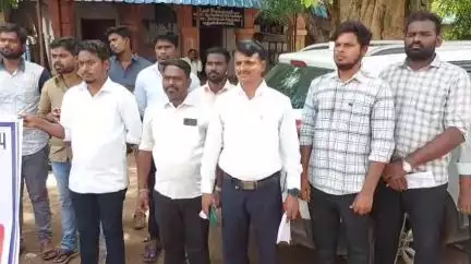 புதுக்கோட்டை: ஆட்சியர் அலுவலக வளாகத்தில் தமிழ்நாடு நில அளவை அலுவலர்கள் ஒன்றிப்பு சார்பாக வேலை நிறுத்த ஆர்ப்பாட்டம்