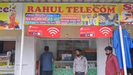कांके: धुर्वा थाना क्षेत्र के जेपी मार्केट स्थित राहुल टेलीकॉम में चोरों ने चोरी की घटना को दिया अंजाम