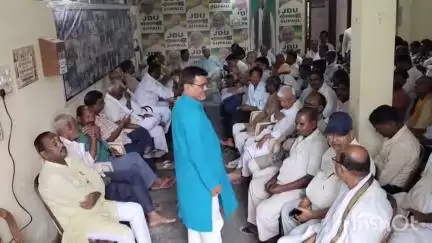 सुपौल: जदयू कार्यालय सुपौल के कर्पूरी सभागार में मतदाता सूची पुनरीक्षण को लेकर BLO 2 की हुई बैठक, पिपरा विधायक रहे मौजूद