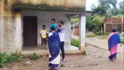 धालभूमगढ़: पब्लिक ऐप की खबर का असर, रघुनाथडीह आंगनबाड़ी केंद्र सामुदायिक भवन में शिफ्ट