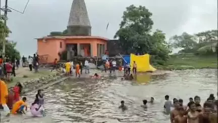 हंटरगंज: कौलेश्वरी मंदिर में उमड़ी हजारों श्रद्धालुओं की भीड़